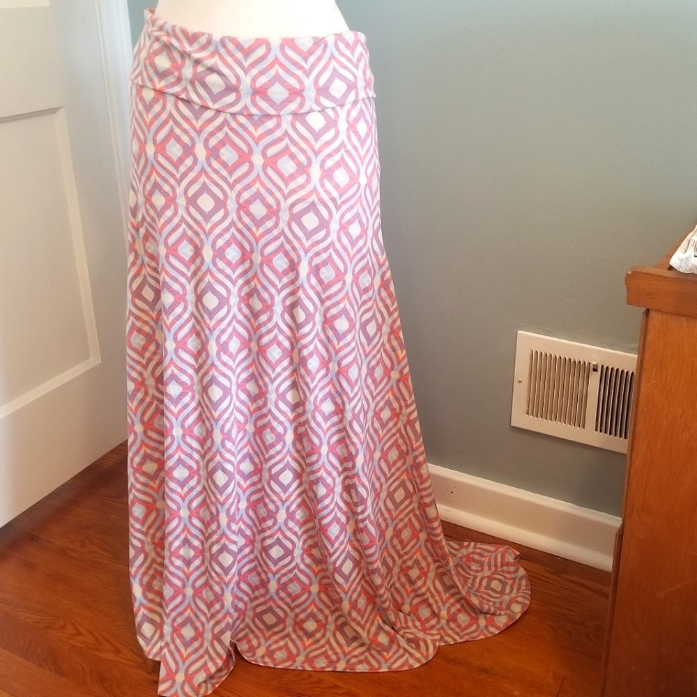 Super comfy, cute dress that converts to a skirt size small